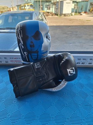 Боксерські рукавиці шкіряні полупрофесійні з черепом Zelart-10oz 10zelartgood фото